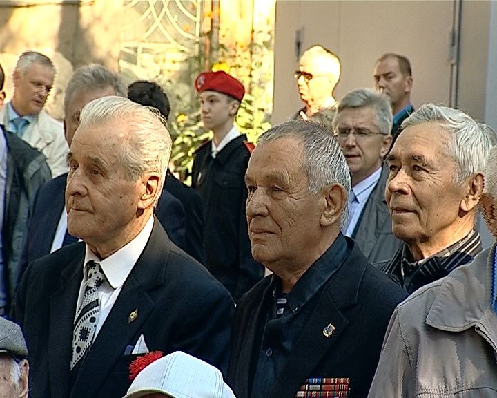 Возложение цветов к памятнику Феликсу Дзержинскому