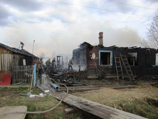 В Опаринском районе на пожаре погибли двое малолетних детей.