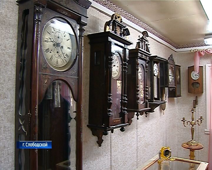 В Доме-музее Яна Райниса в Слободском открылась выставка старинных часов