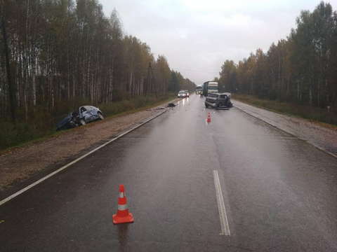 В Юрьянском районе столкнулись две иномарки: 4 человека пострадали. 
