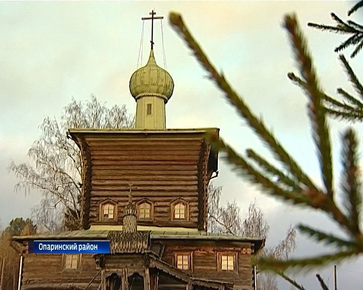 Разрушающийся памятник культуры в Опаринском районе посетили эксперты