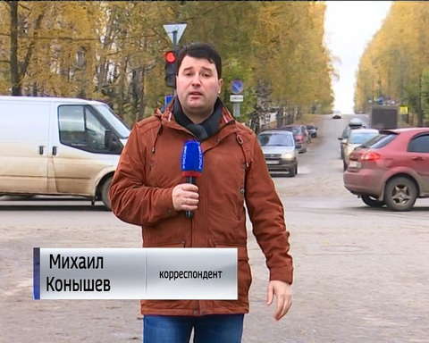 На улице Сурикова плиты на проезжей части уже давно выработали свой ресурс