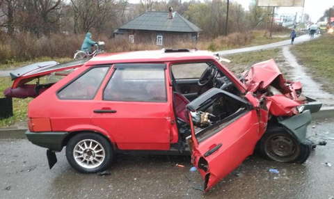 В Яранском районе ВАЗ-2109 врезался в фуру.