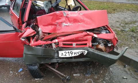 В Яранском районе ВАЗ-2109 врезался в фуру.