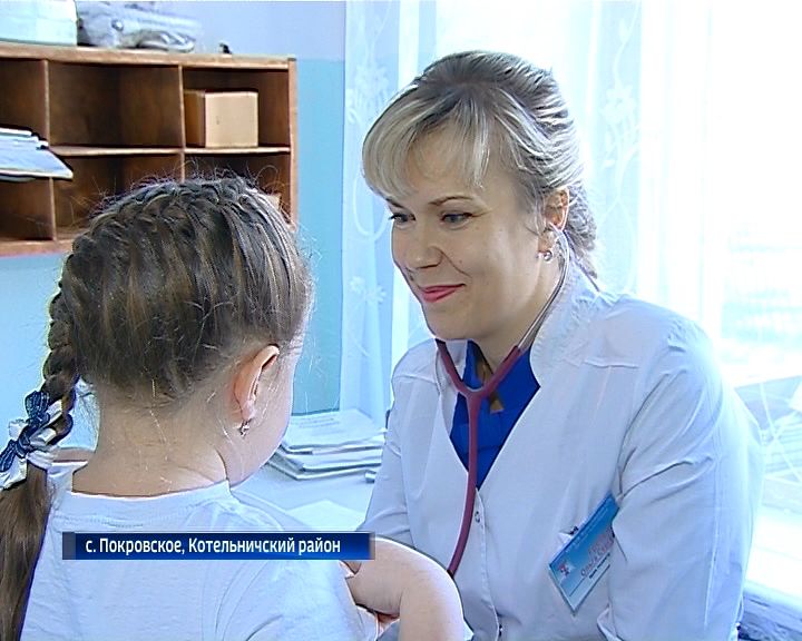 Более 200 волонтеров-медиков организовали выезды в сельские ФАПы