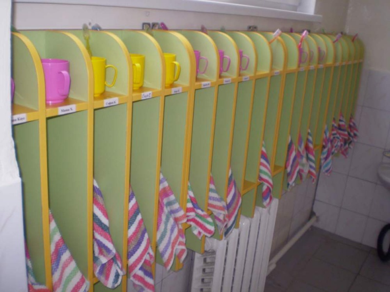 В п. Афанасьево в детском саду на 3-летнего ребенка упал шкаф.