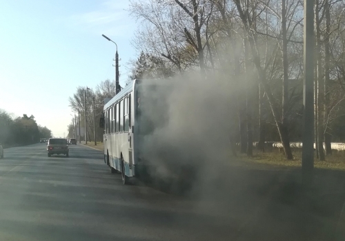 В Кирове проверили автобусы на выбросы загрязняющих веществ.