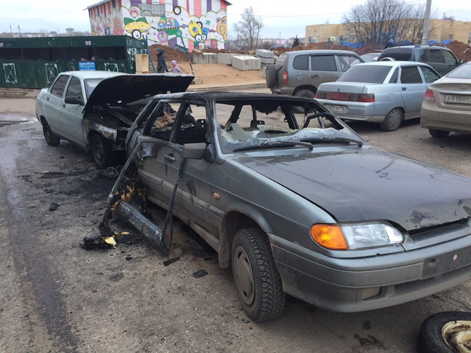 Полиция задержала женщину, устроившую поджог двух автомобилей на парковке в Чистых прудах.