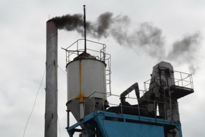 В мкр. Озерки обнаружили асфальтобетонную установку, загрязнявшую воздух.