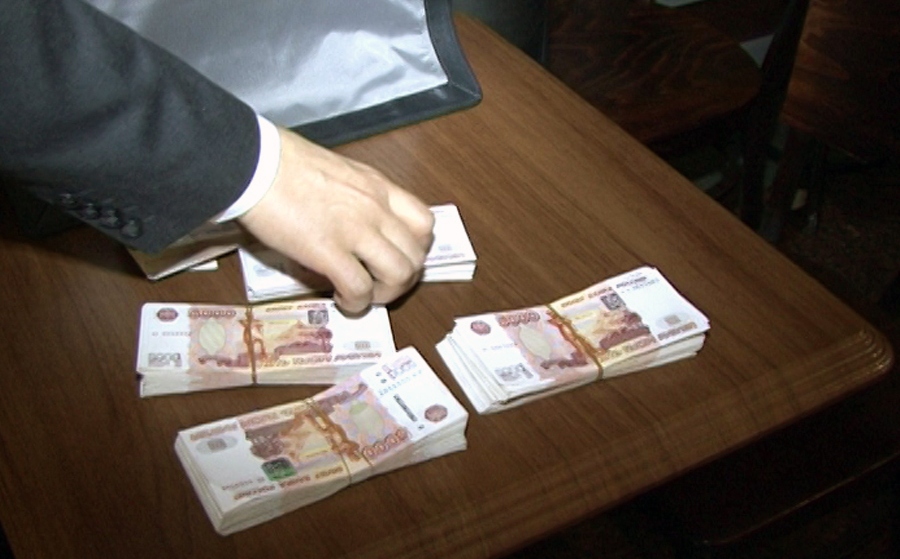 Директор кировской строительной компании был задержан за взятку сотруднику экологического надзора.