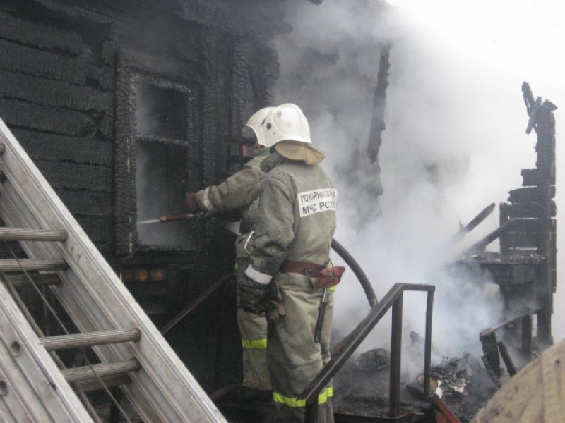 В Кирове на пожаре погибли три человека.