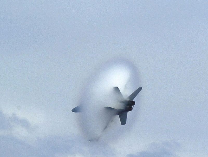 Жителей Кирова напугал хлопок сверхзвукового самолета.