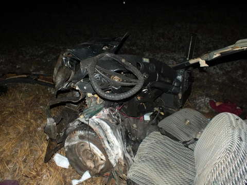 В Белохолуницком районе ВАЗ-2106 врезался в фуру: 2 человека погибли.