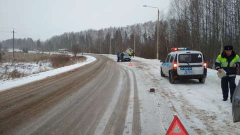 В Кирове "Лада Калина" врезалась в рейсовый автобус: пострадали 7 человек.