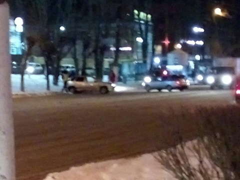 На улице Московской автомобиль сбил женщину с ребенком.