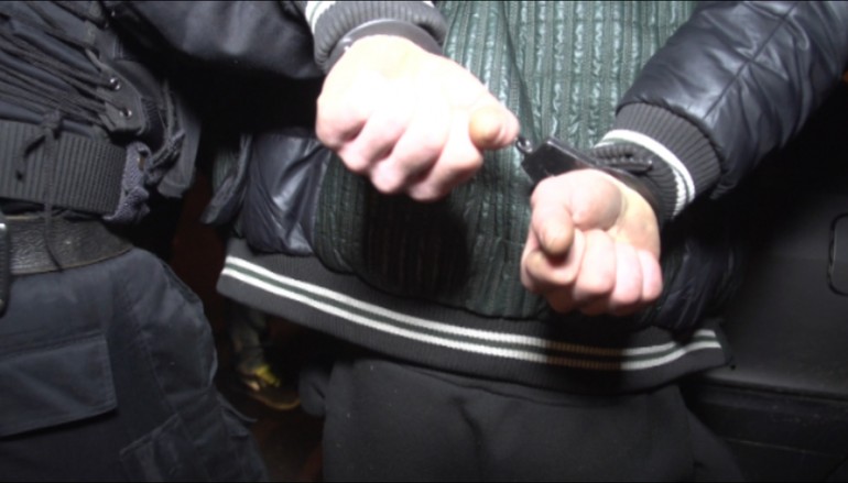 Кировчанина задержали за продажу будильника со скрытой видеокамерой.