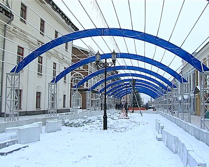 В центре Кирова обустраивают крытый каток