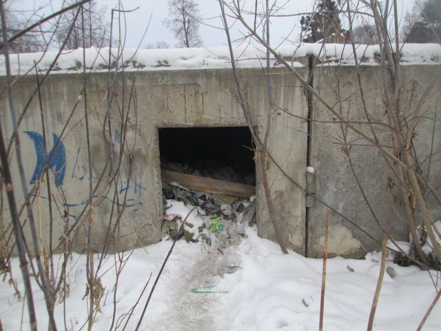 Жители Советска пожаловались на опасный недострой в центре города.