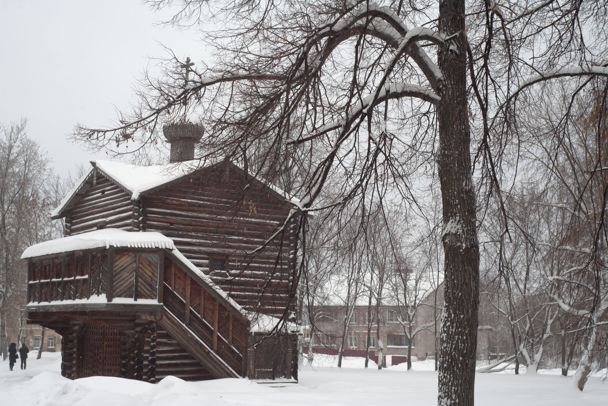 В Слободском двое молодых людей взломали сигнализацию и попытались проникнуть в церковь.