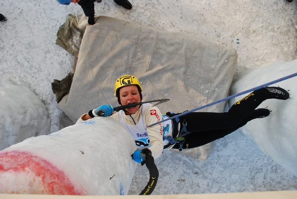 Кировчанка Мария Толоконина стала первой чемпионкой мира по ледолазанию в дисциплине «комбинация».