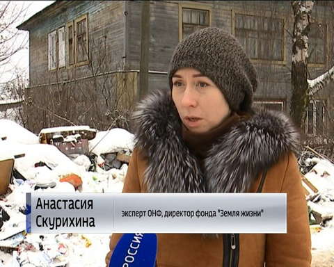 В Кирове на улице Зимней растет гора мусора 