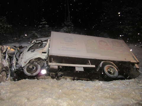 В Юрьянском районе "Лада Гранта" врезалась в фургон: 1 человек погиб.