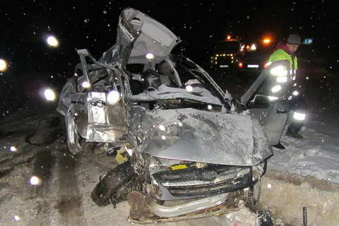 В Юрьянском районе "Лада Гранта" врезалась в фургон: 1 человек погиб.