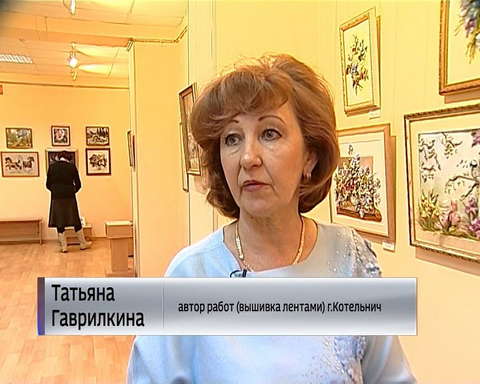 В Народной галерее ОДНТ прошел мастер-класс по вышивке лентами 