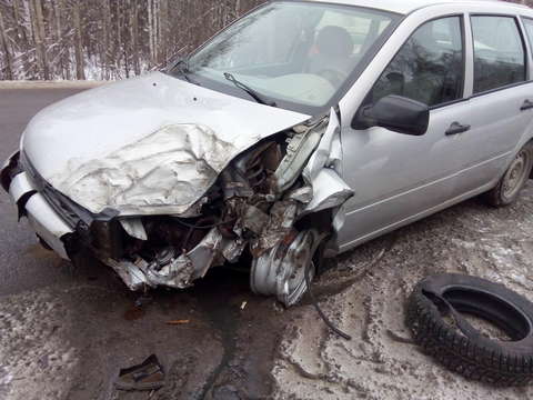 В Слободском районе "Лада Калина" врезалась в "Ниву".