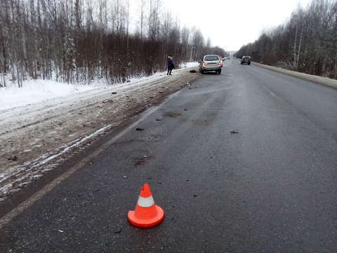 В Слободском районе "Лада Калина" врезалась в "Ниву".