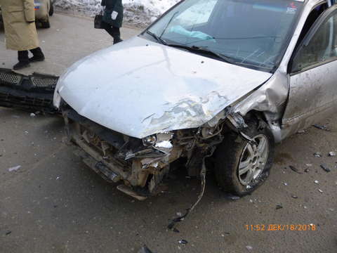 На улице Воровского столкнулись «Лада Веста» и «Митсубиси Лансер».