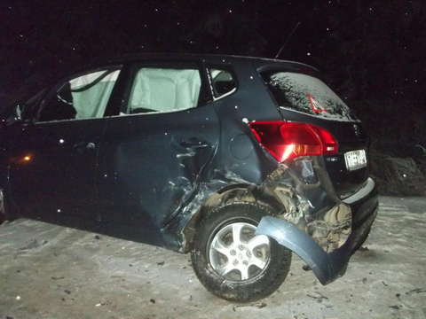 На Победиловском тракте иномарка врезалась в ВАЗ-21110.