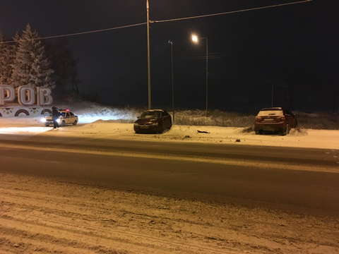 На трассе Киров-Стрижи столкнулись «Форд Фокус» и «Митсубиси».