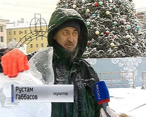 Главная площадь Кирова готовится к новогодним праздникам