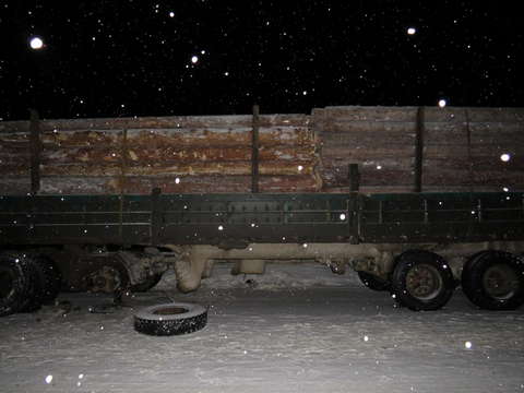 В Юрьянском районе столкнулись лесовоз, бензовоз и две фуры.