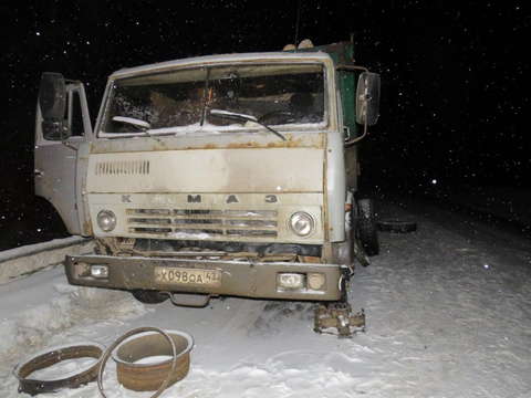 В Юрьянском районе столкнулись лесовоз, бензовоз и две фуры.