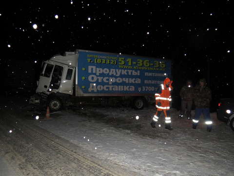 В Юрьянском районе столкнулись лесовоз, бензовоз и две фуры.
