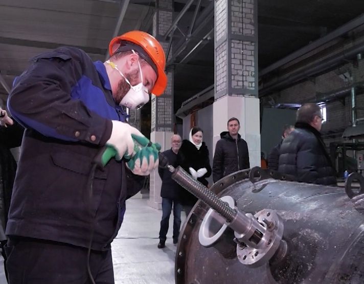 Александр Чурин посетил машиностроительное предприятие в Кирово-Чепецке