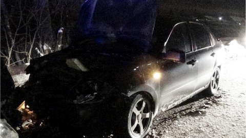 В Кирове ВАЗ-2112 столкнулся с "Ладой Гранта".