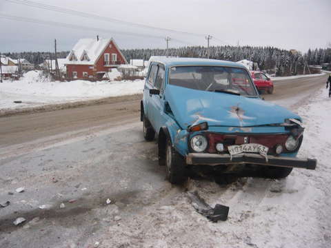 В Кирове «Дэу Нексия» столкнулась с "Нивой".