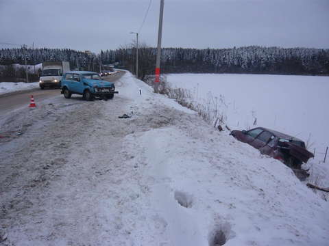 В Кирове «Дэу Нексия» столкнулась с "Нивой".
