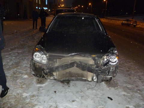 На Октябрьском проспекте водитель "Опель Астра" устроил массовое ДТП.