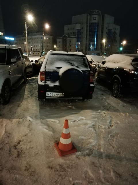 На Октябрьском проспекте водитель "Опель Астра" устроил массовое ДТП.