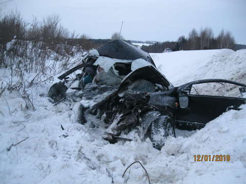 В Зуевском районе "Лада Гранта" столкнулась с «Тойота Ленд Крузер»: 2 человека погибли, 2 травмированы.
