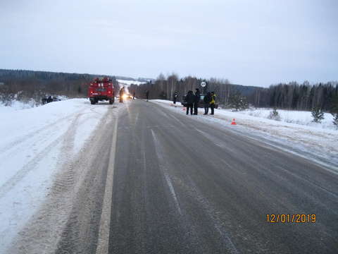 В Зуевском районе "Лада Гранта" столкнулась с «Тойота Ленд Крузер»: 2 человека погибли, 2 травмированы.