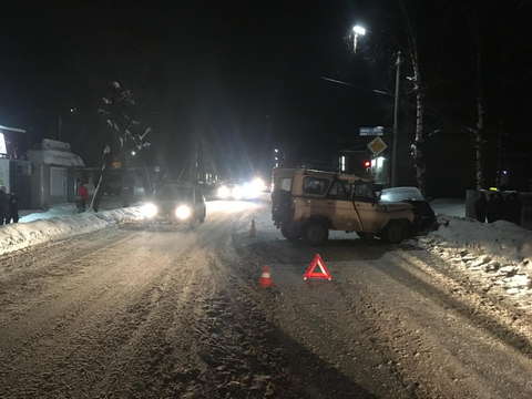 В Слободском столкнулись УАЗ и «Фольксваген Пассат».