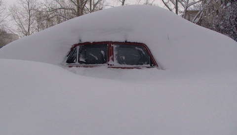 В мкр. Чистые пруды «подснежники» мешают работе спецтехники.