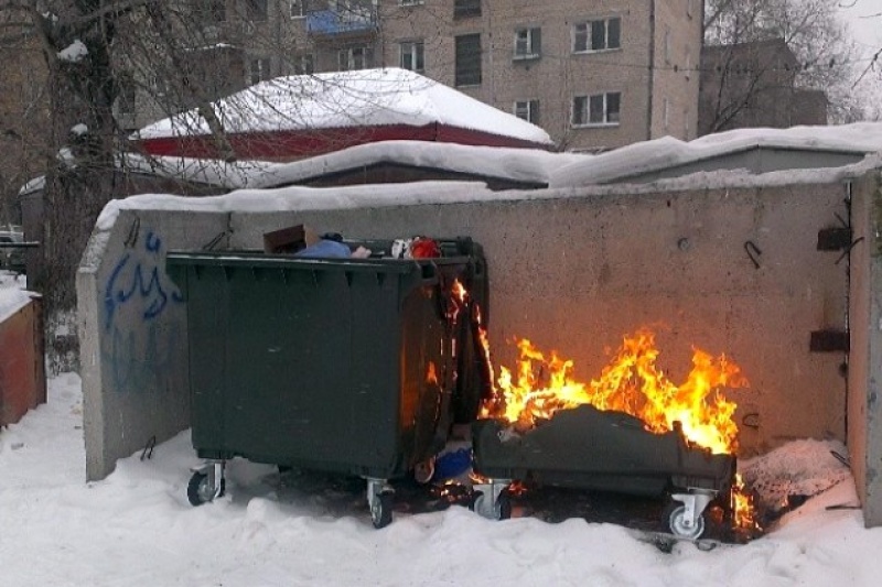 За сломанные и сожженные контейнеры виновные заплатят штрафы.