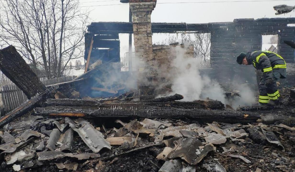 СКР: сгоревший дом в Пижанском районе, где погибли 3 человека, подожгли.