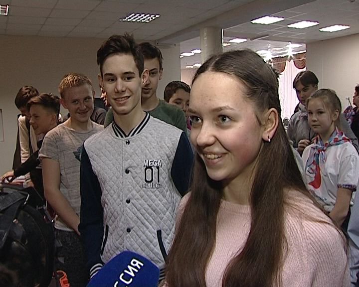 Сотрудники МЧС рассказали кировским школьникам о своей работе